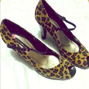 Women’s Sz 9 Leopard print heels!